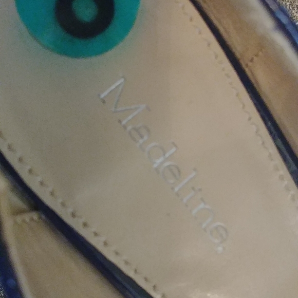 MADELINE, Size 8, Navy heels - Picture 7 of 12